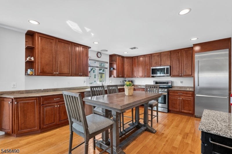 12 Washington Pl Property Photo 7