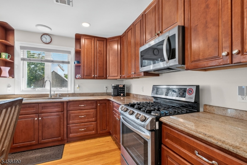 12 Washington Pl Property Photo 9