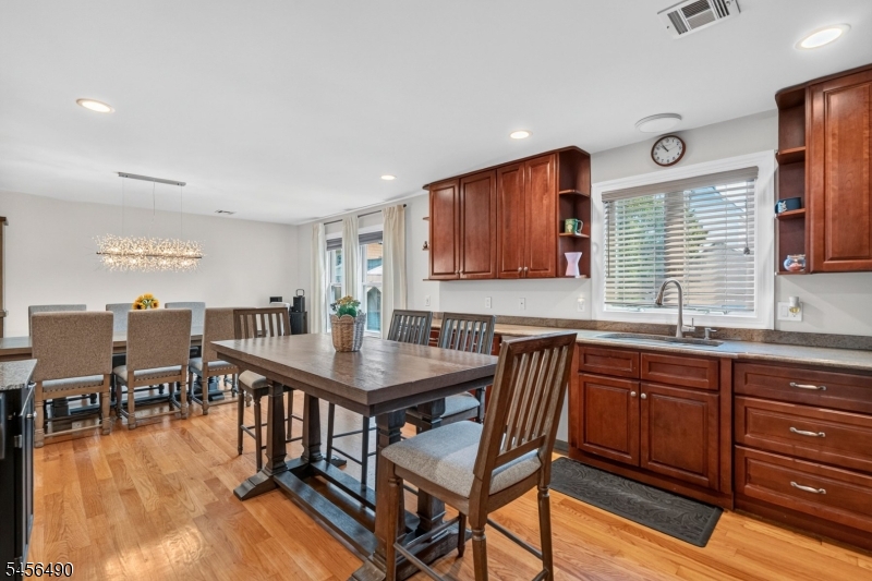 12 Washington Pl Property Photo 11