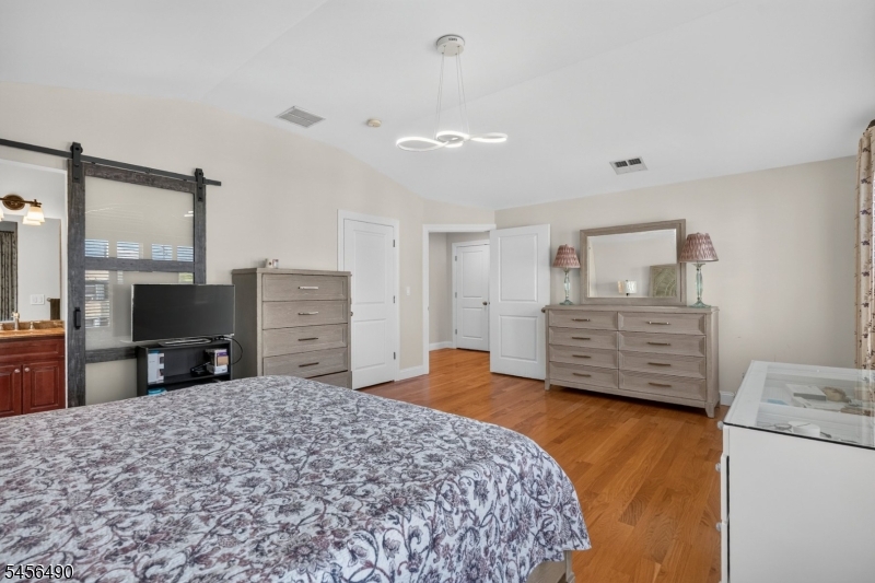 12 Washington Pl Property Photo 13