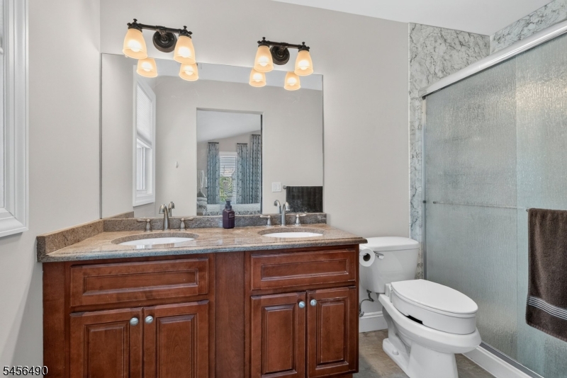 12 Washington Pl Property Photo 14