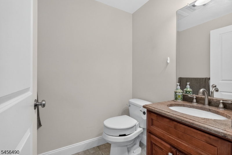 12 Washington Pl Property Photo 15