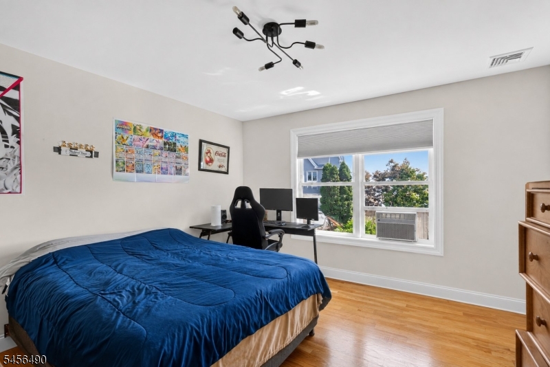 12 Washington Pl Property Photo 17