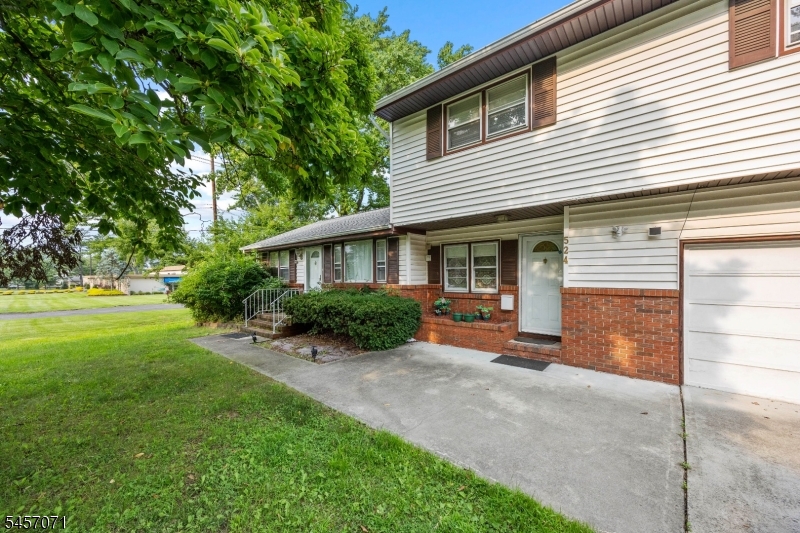 524 Lloyd Rd Property Photo 2