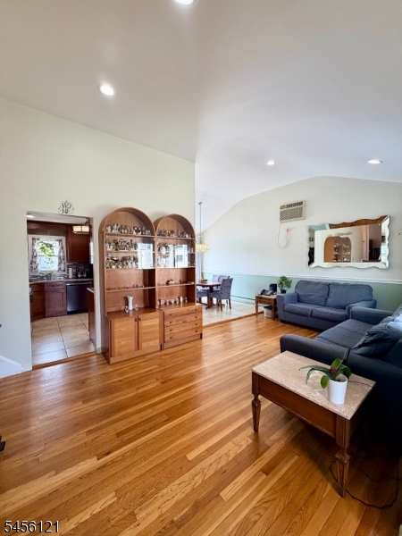 29 Capp St Property Photo 3