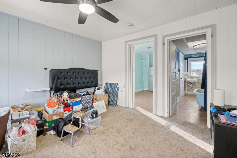 36 W Somerset St Property Photo 8