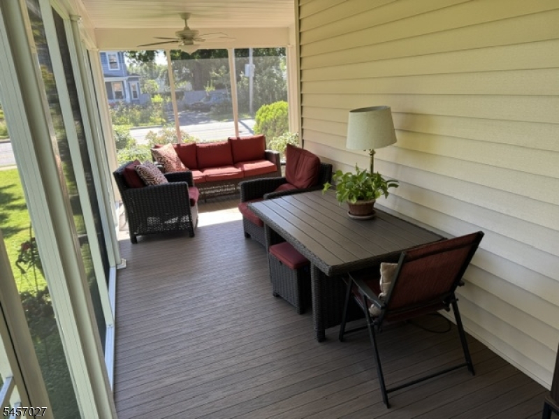 21 Eyland Ave Property Photo 3