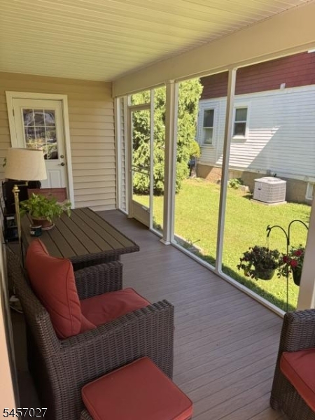 21 Eyland Ave Property Photo 6