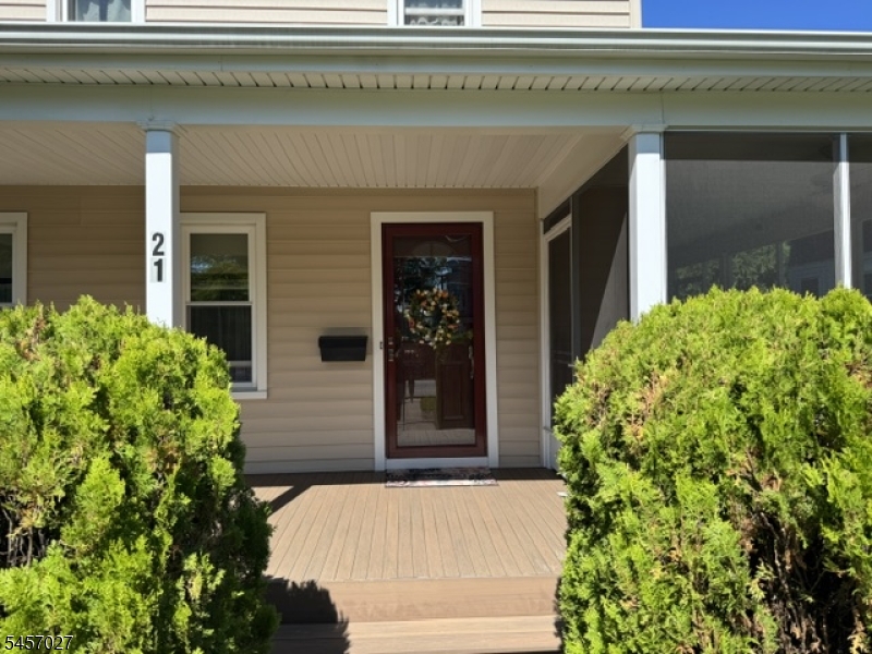 21 Eyland Ave Property Photo 8