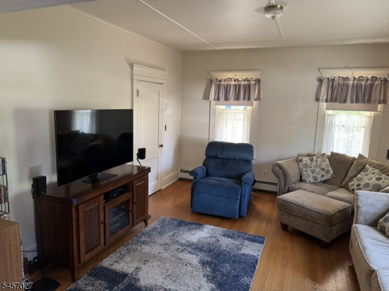 21 Eyland Ave Property Photo 12