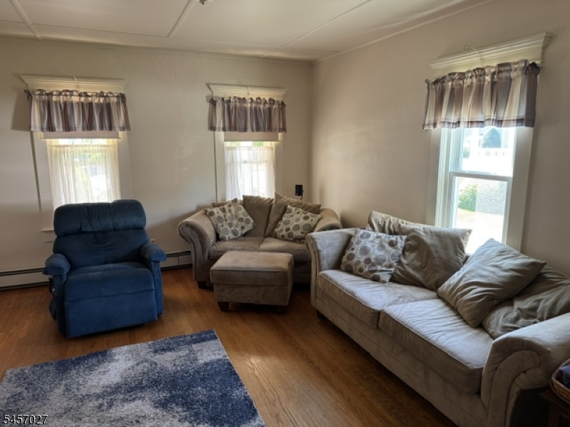 21 Eyland Ave Property Photo 13