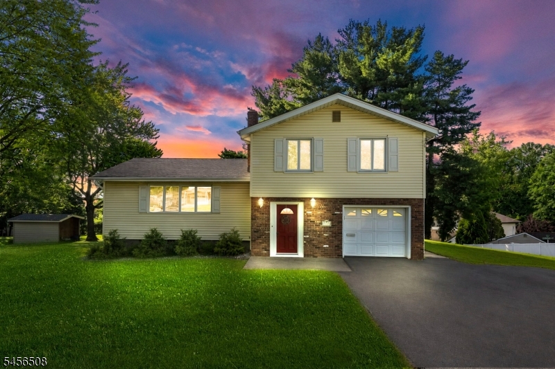 33 Waling Dr Property Photo 1