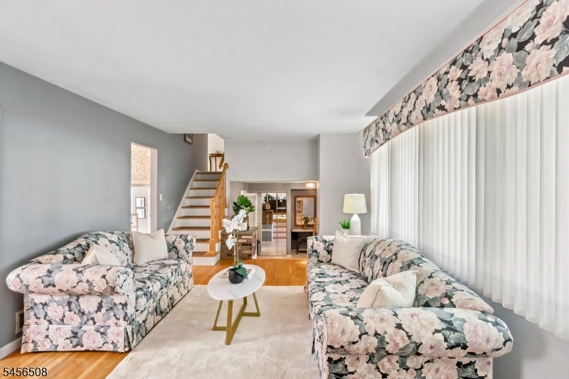 33 Waling Dr Property Photo 4