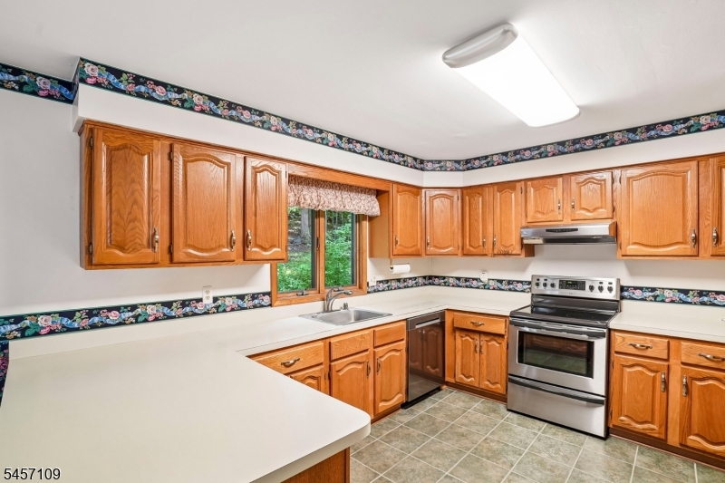9 Ross Rd Property Photo 10