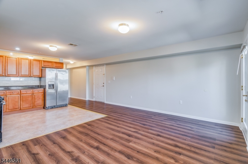 148 Oakwood Ave Property Photo 3
