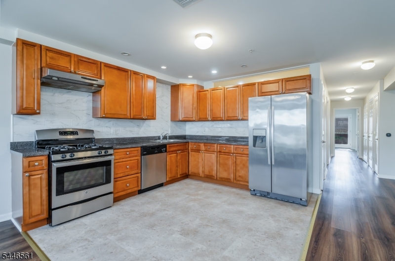 148 Oakwood Ave Property Photo 4