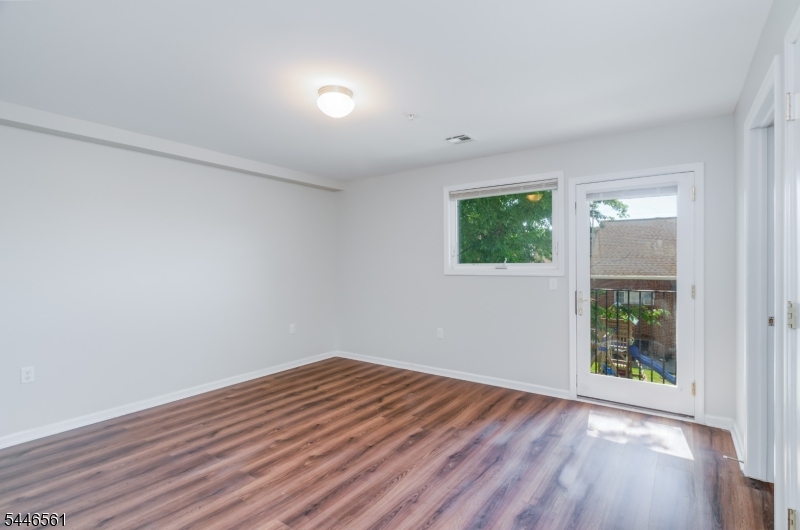 148 Oakwood Ave Property Photo 6