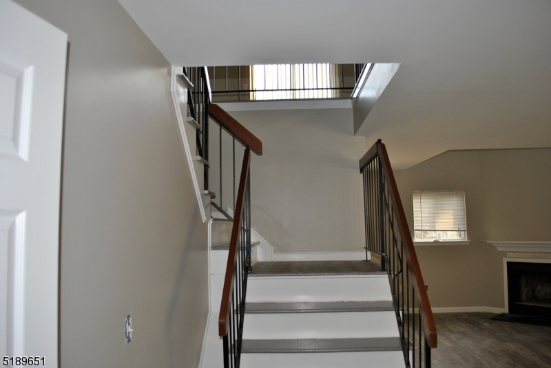 910 Reed Ct Property Photo 3