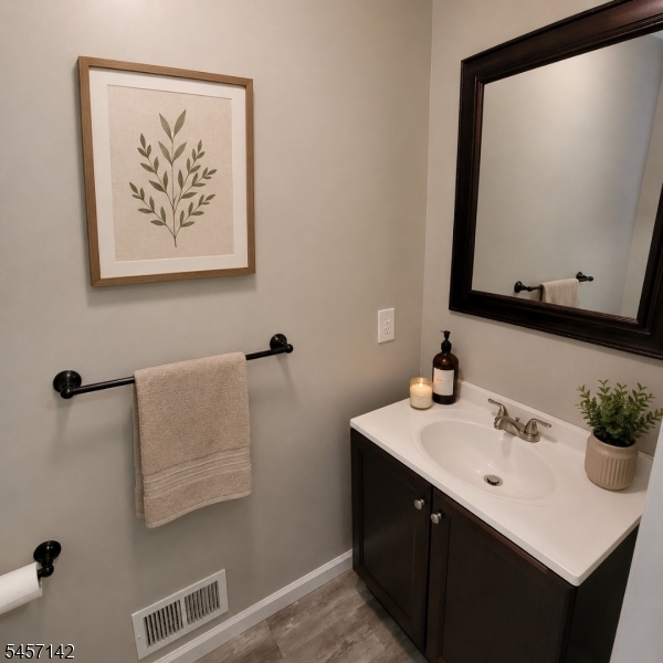 910 Reed Ct Property Photo 4