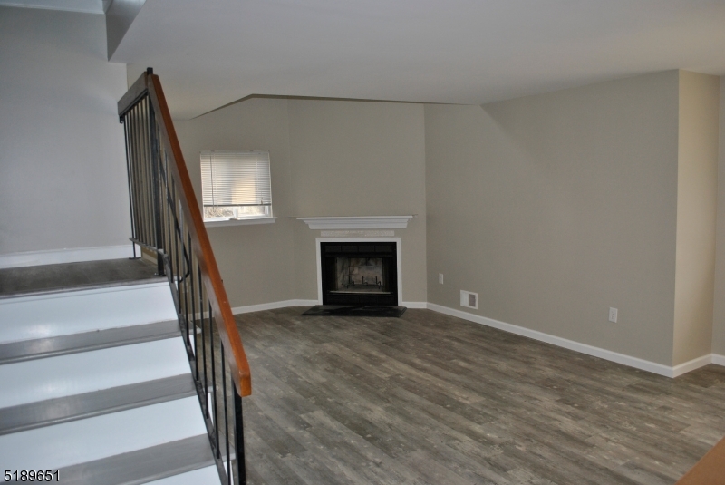 910 Reed Ct Property Photo 7