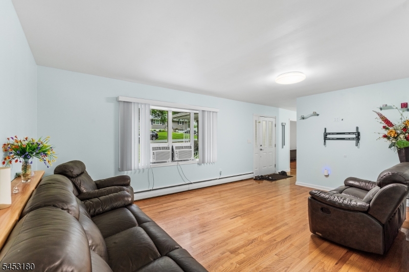 130 Vreeland Ave Property Photo 5