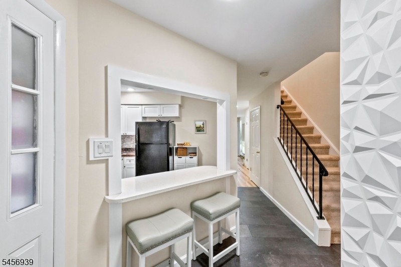 5 New Bedford Rd Property Photo 6