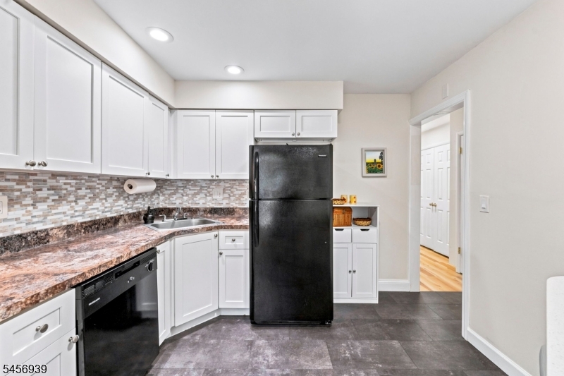 5 New Bedford Rd Property Photo 7