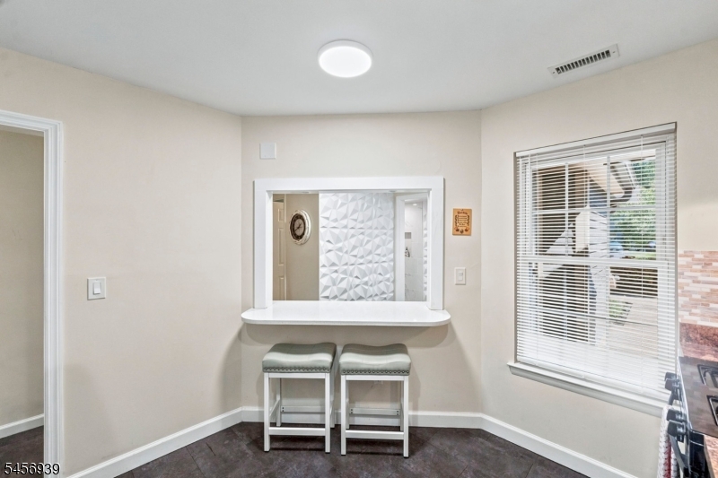 5 New Bedford Rd Property Photo 9
