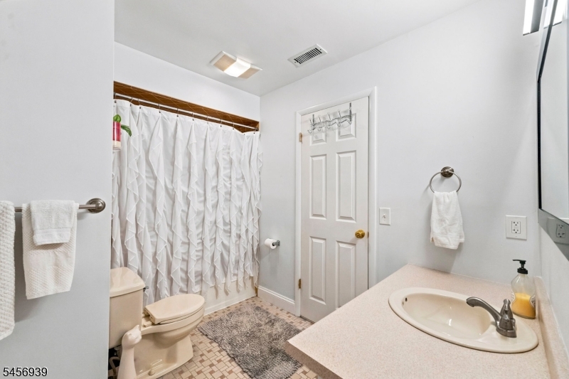 5 New Bedford Rd Property Photo 21
