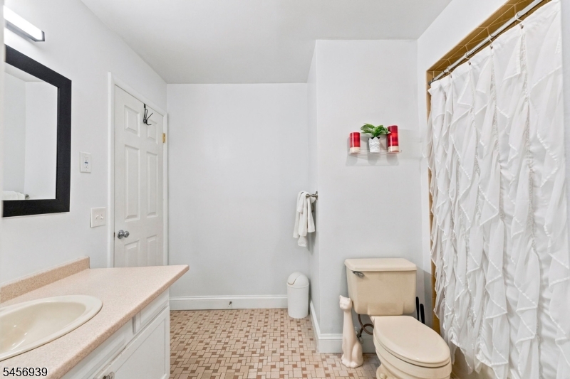 5 New Bedford Rd Property Photo 23