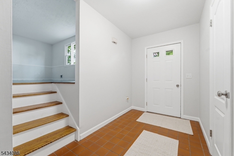 10 Lynnfield Ter Property Photo 2