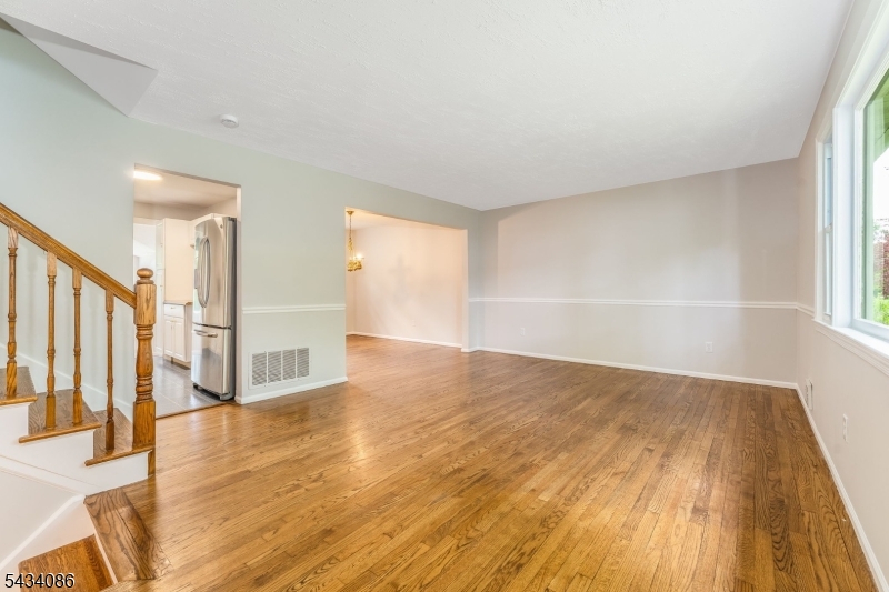 10 Lynnfield Ter Property Photo 4