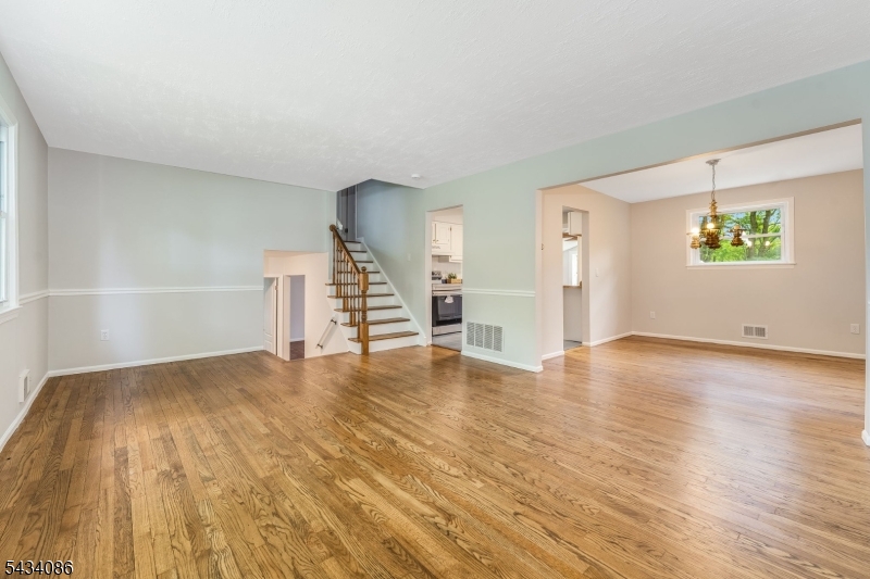 10 Lynnfield Ter Property Photo 5