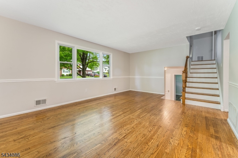 10 Lynnfield Ter Property Photo 6