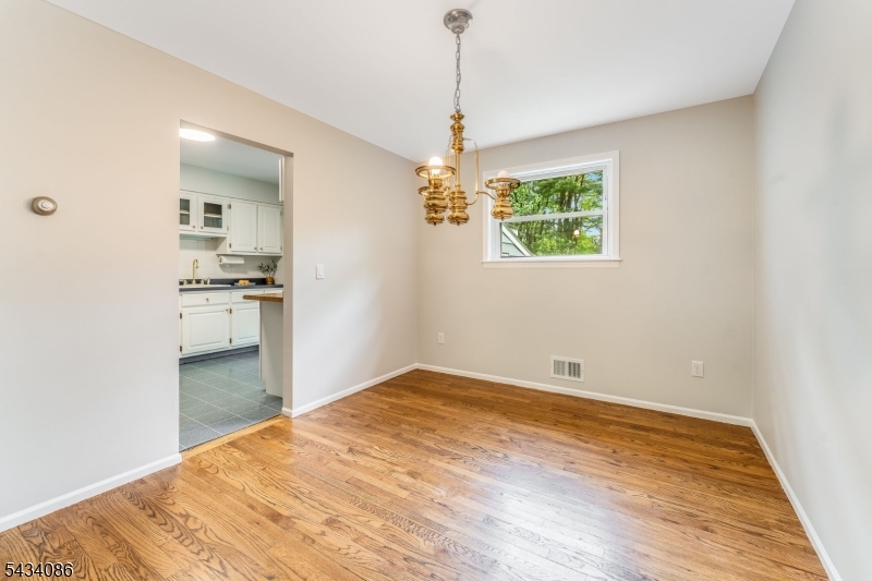 10 Lynnfield Ter Property Photo 8