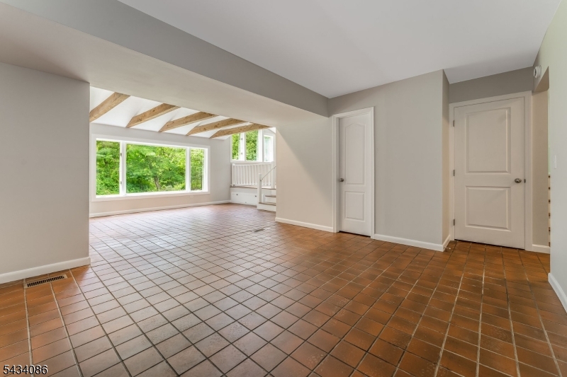 10 Lynnfield Ter Property Photo 18