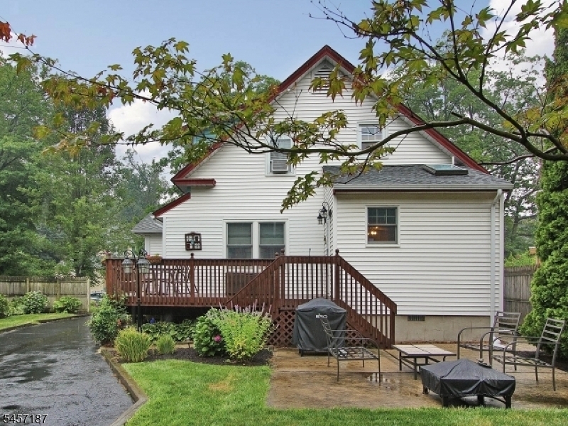 703 Marshall Place Property Photo 2