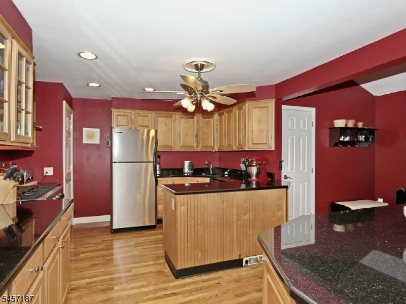 703 Marshall Place Property Photo 6