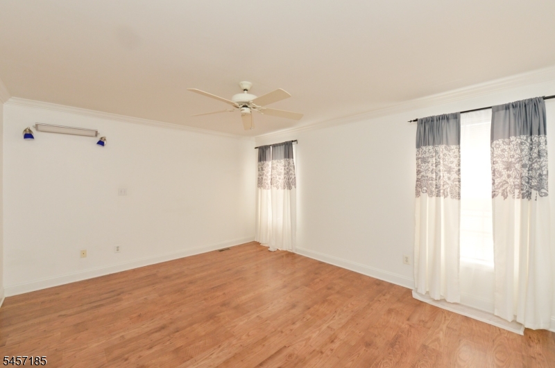 215 Stratford Dr Property Photo 3
