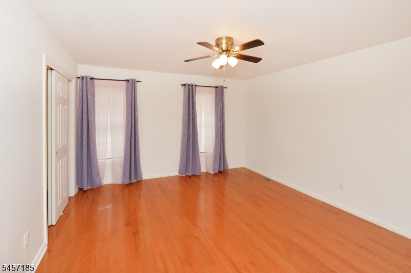 215 Stratford Dr Property Photo 4