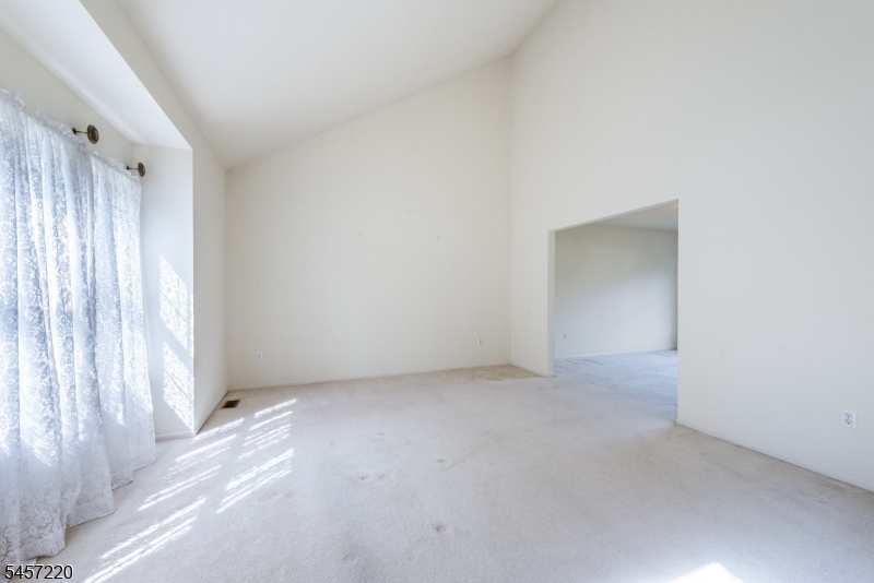 4 Hawthorn Dr Property Photo 6
