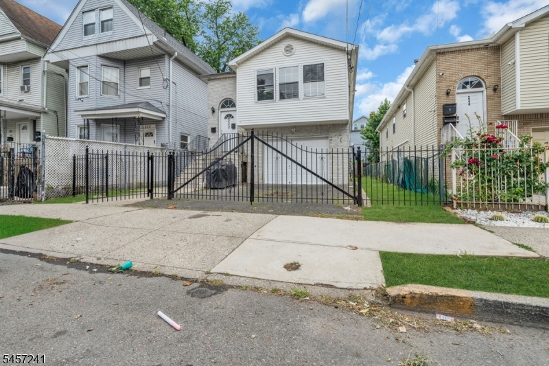 232 4Th St Property Photo 1