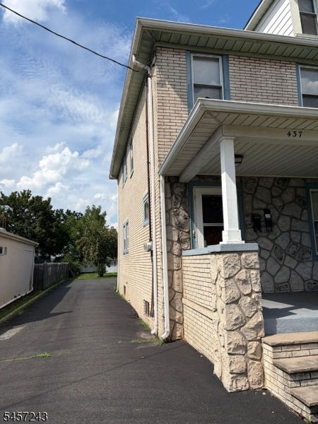 437 Talmadge Ave Property Photo 3