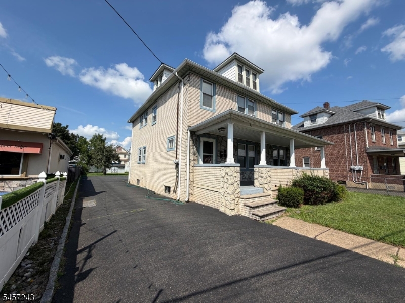 437 Talmadge Ave Property Photo 4