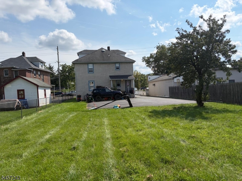 437 Talmadge Ave Property Photo 9