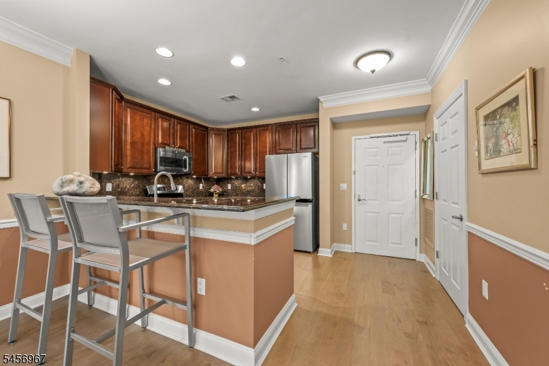 463 Victoria Drive Property Photo 4