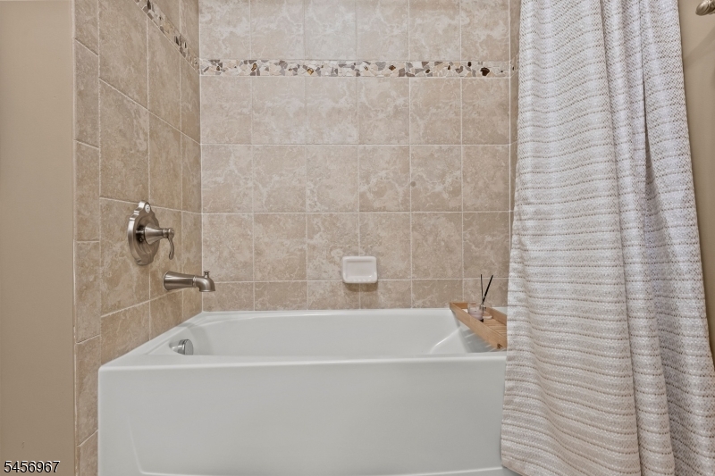 463 Victoria Drive Property Photo 21