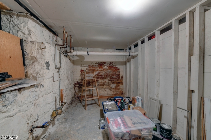 410 Cornelia St 5 Property Photo 33