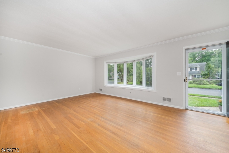 43 Roosevelt Ave Property Photo 3