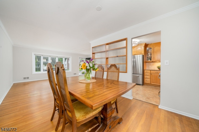 43 Roosevelt Ave Property Photo 6